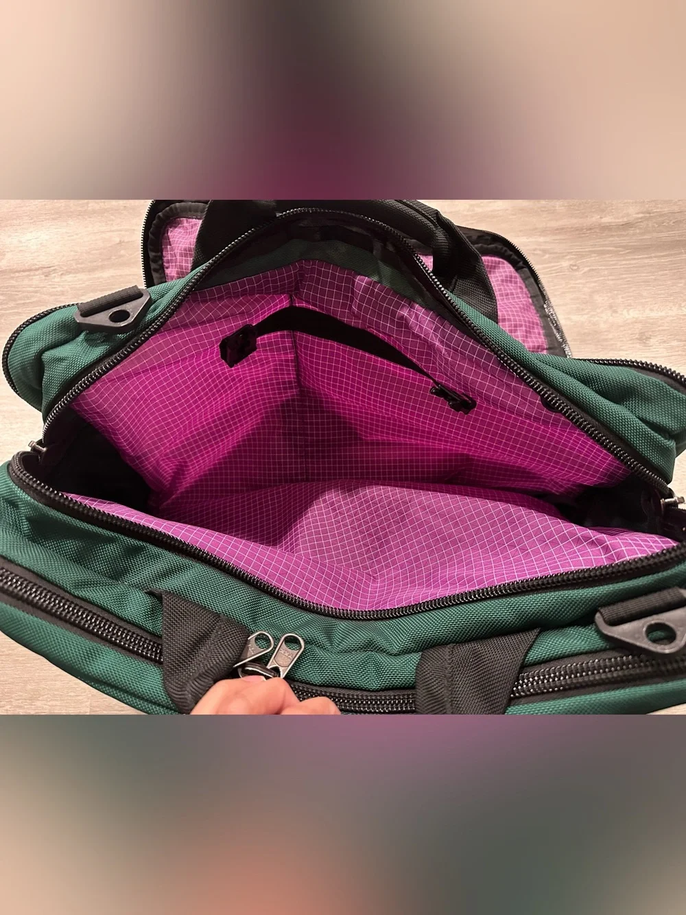 BGA32 Tom Bihn Tri-Star Backpack Luggage Green Purple 19x13x8